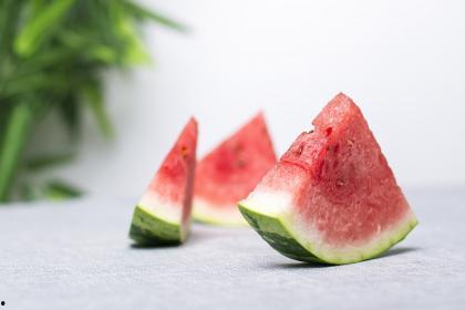 梦见自己吃鲜瓜,揭秘吃鲜瓜的神秘寓意