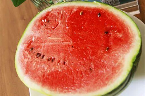 田小草吃瓜群众,瓜田里的吃瓜群众