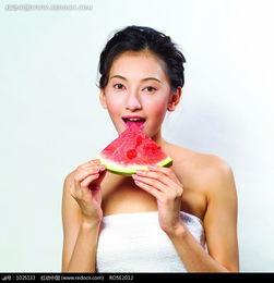 奇葩美女吃瓜图片高清,奇葩美女吃瓜瞬间，视觉盛宴来袭！